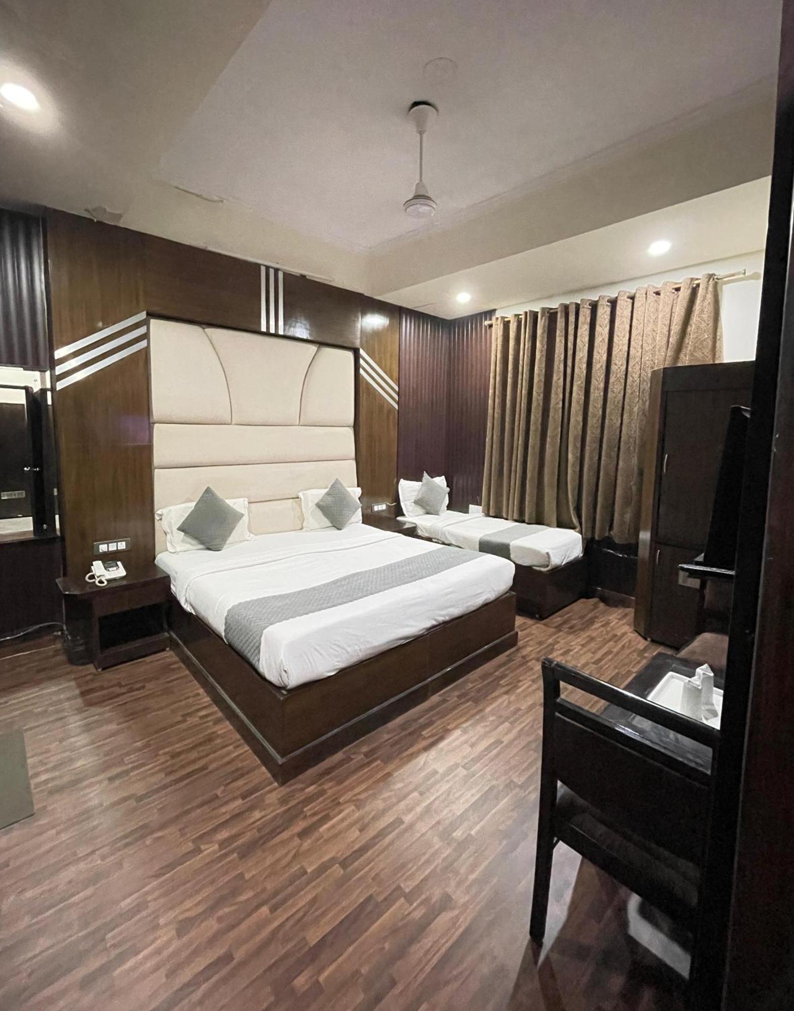 Hotel Radiance Delhi  Exterior photo
